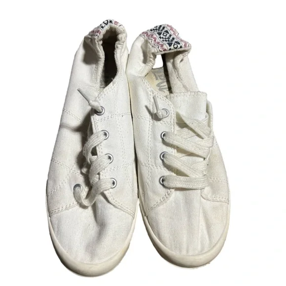 Lot of 1 set of PJ’s size Large sandals size 8.5 and shoes size 9 Steve Madden - Picture 6 of 7